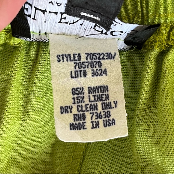 *SOLD* Vintage lime green long linen shorts - Picture 6 of 6